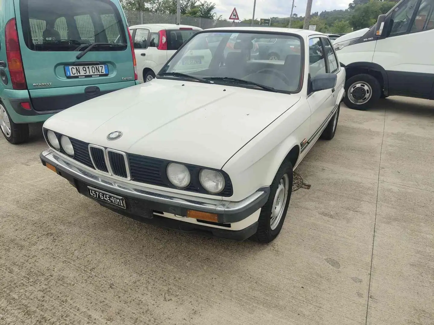 BMW 320 i 2 porte bijela - 1