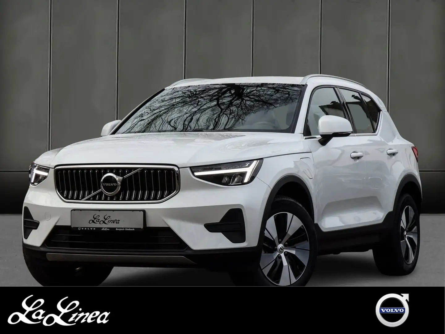 Volvo XC40 T4 Plus Bright Recharge Plug-In Hybrid 2WD Bianco - 1