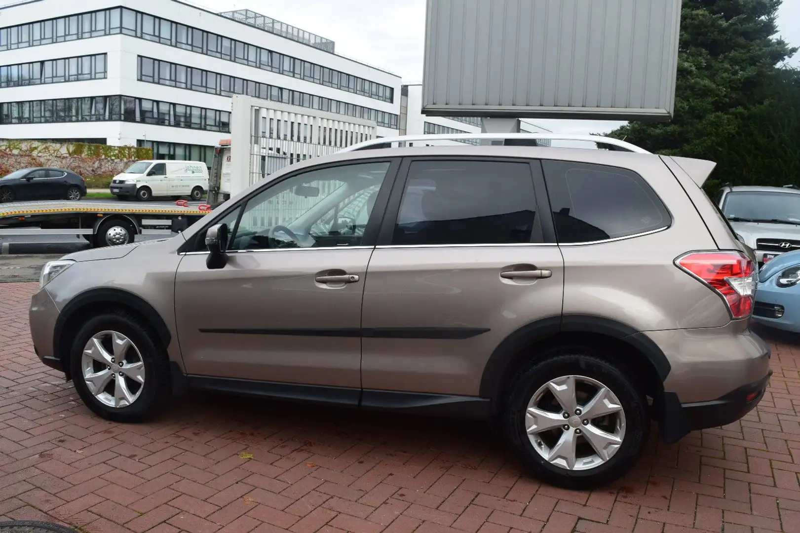 Subaru Forester OHNE FAHRZEUGPAPIERE,XENON,KAMERA,AHK. Brun - 2