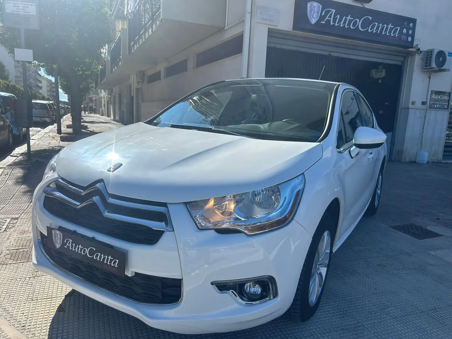 Citroen DS4 1.6 e-hdi airdream So Chic 110cv cmp6 Blanco - 1