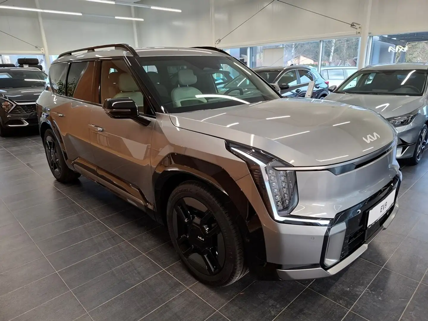 Kia EV9 AWD 99.8kWh GT-Line Aut. Panoramadach Silber - 2