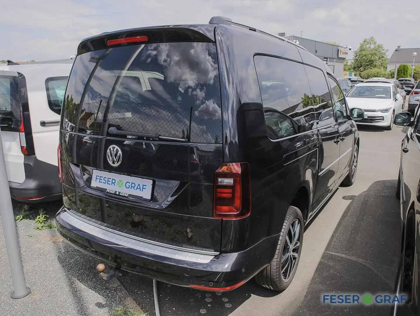 Volkswagen Caddy Highline 2.0 TDI DSG 4Motion Navi AHK Xenon Schwarz - 2