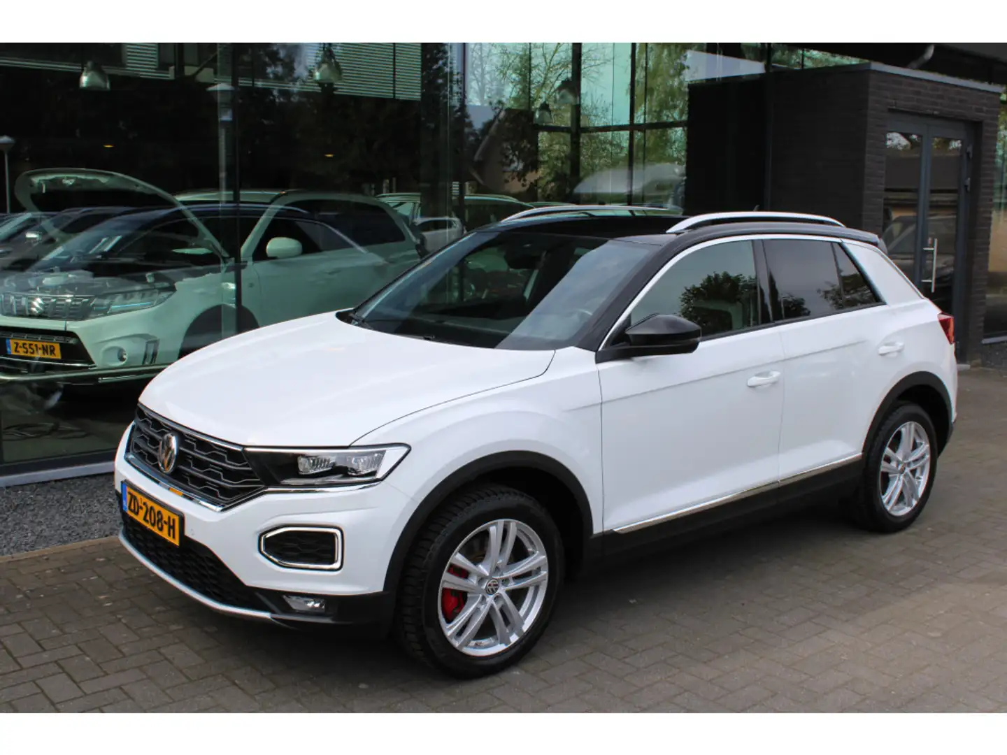 Volkswagen T-Roc 2.0 TSI 4Motion Sport Automaat Wit - 1