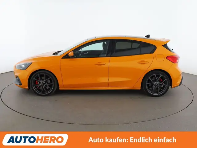 Ford Focus view 3