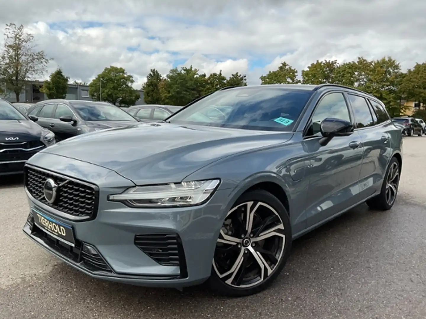 Volvo V60 T8 Plus Dark Plug-In AWD Kamera Google Navi Grau - 2