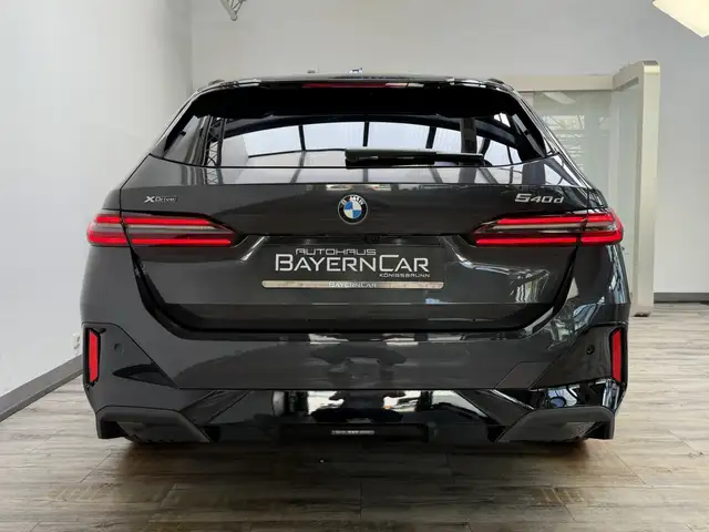 BMW 5 Series view 5