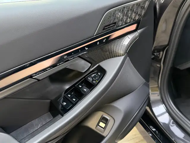 BMW 5 Series view 14