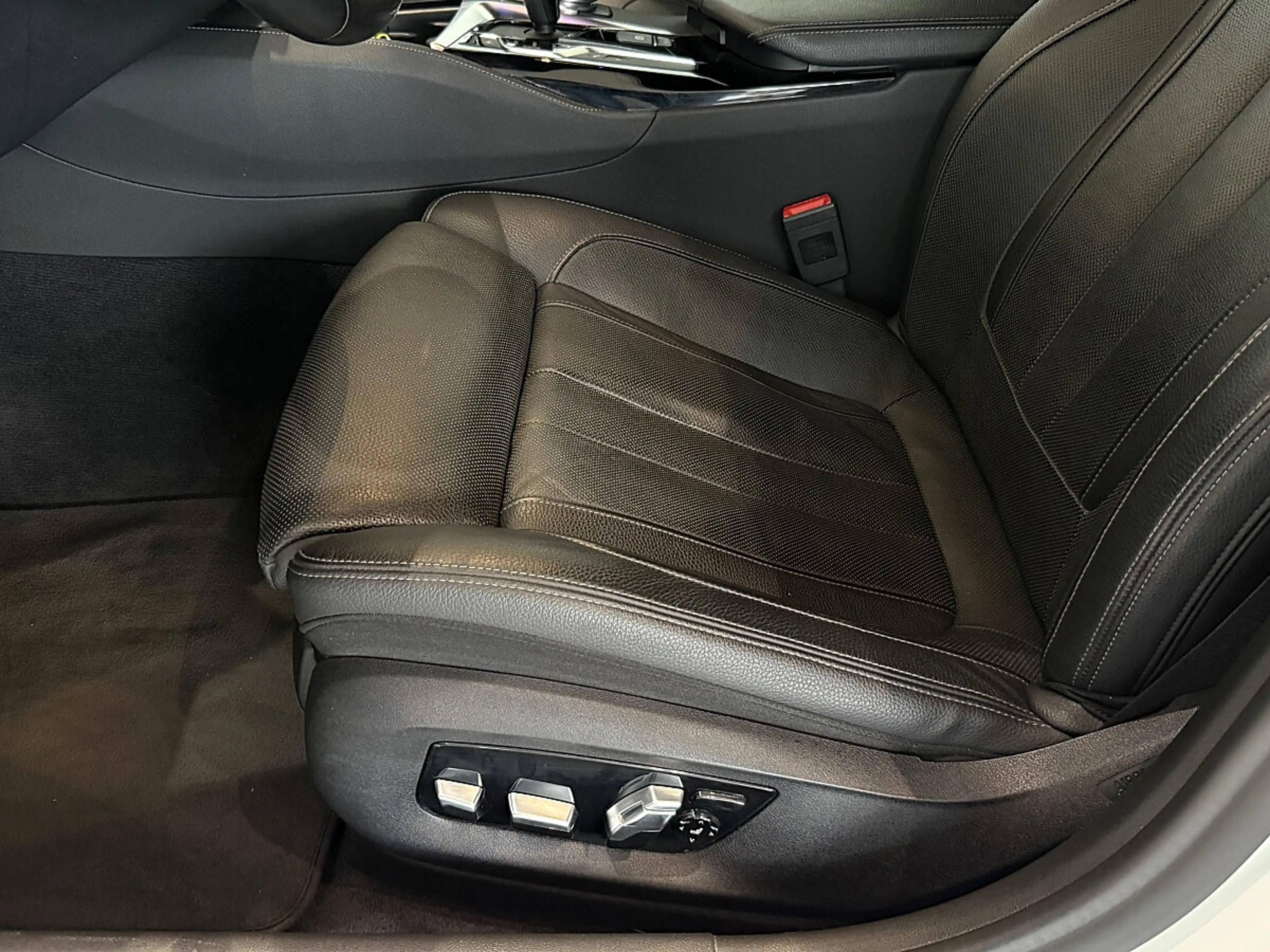 BMW 540 i xDrive M-Sport Aut.*Sitzkühlung*Fond-Entertai... — photo 10