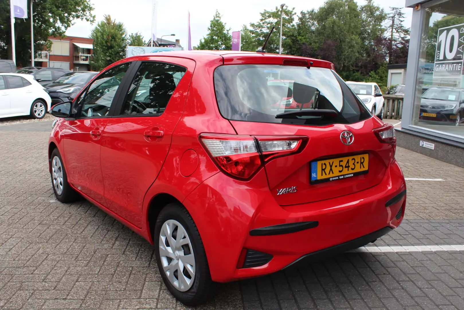 Toyota Yaris 5-DEURS NL-AUTO ALL SEASON BANDEN AIRCO BLUETOOTH Rouge - 2