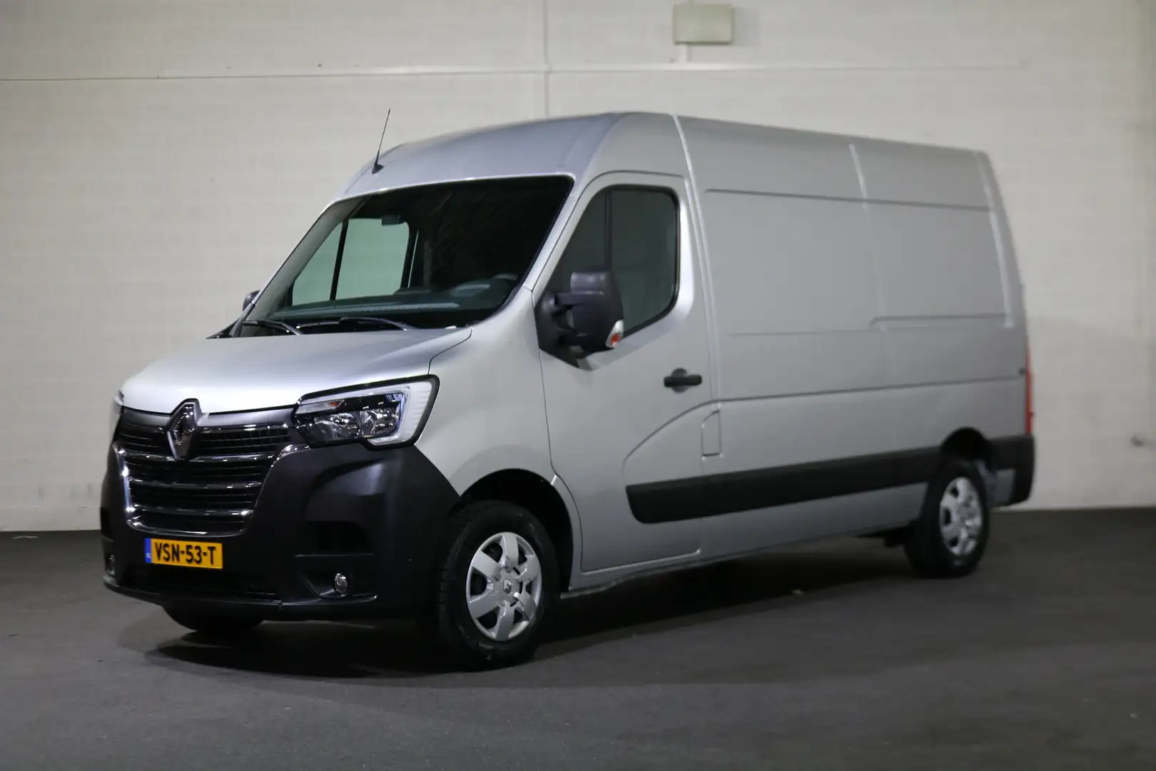 Renault Master 2.3 dCi 135pk L2 H2 Work Edition Airco Navigatie C Plateado - 1