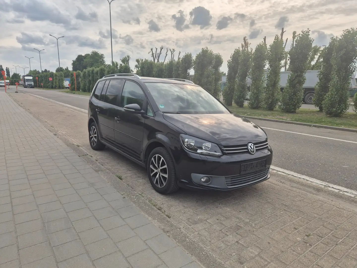 Volkswagen Touran 1.4 TSI - 7 Zitter + Keuring - Panorama/ open dak Zwart - 1