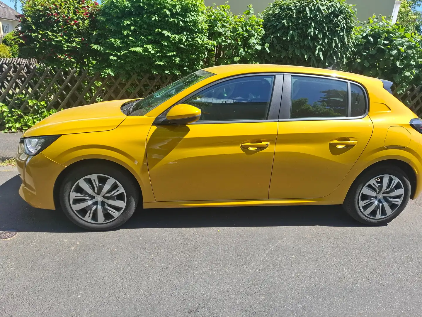 Peugeot 208 208 PureTech 75 Active Gelb - 1