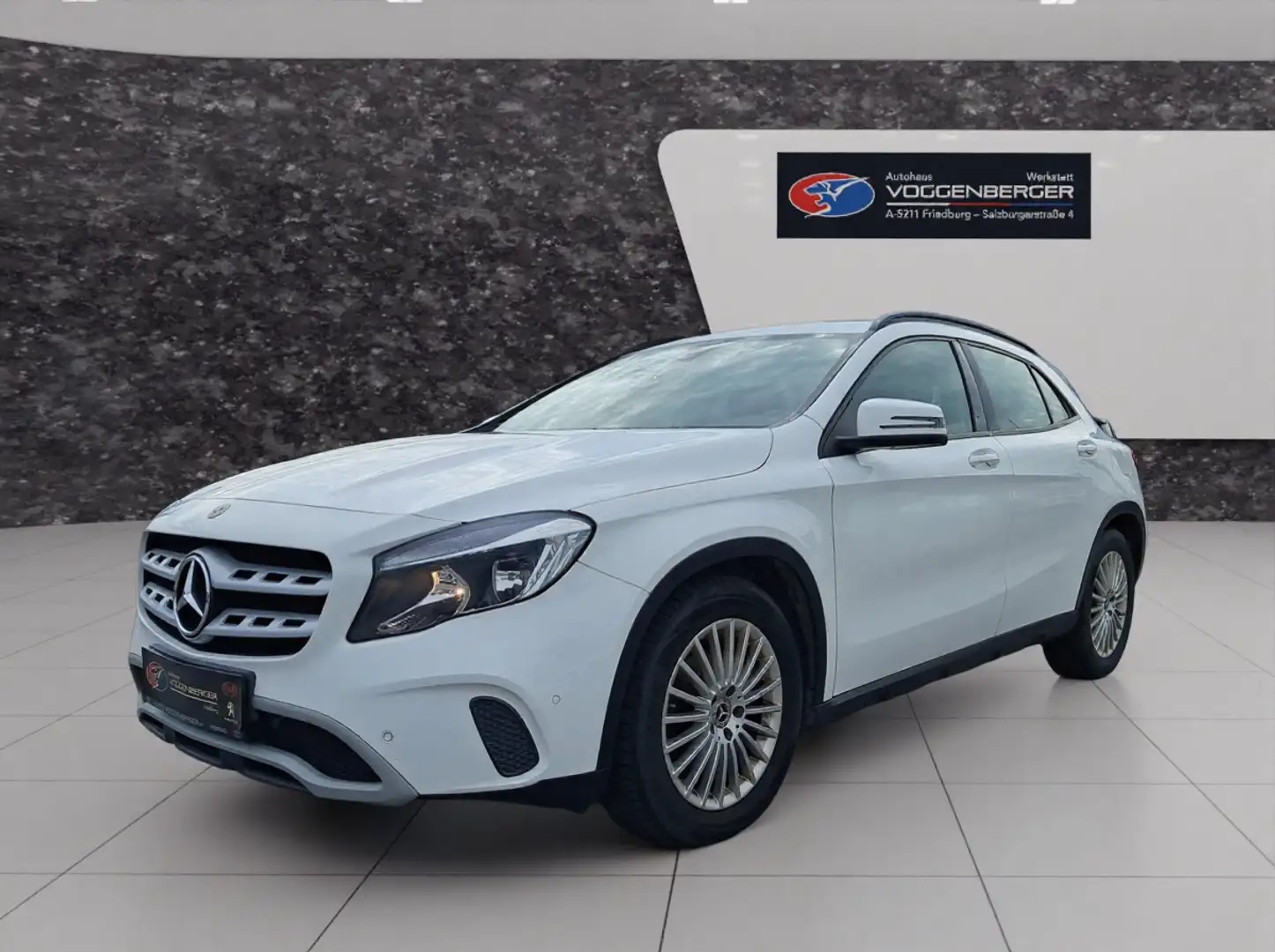 Mercedes-Benz GLA 200 CDI 4MATIC Aut. *SH*ElHeck*R-Cam Weiß - 1