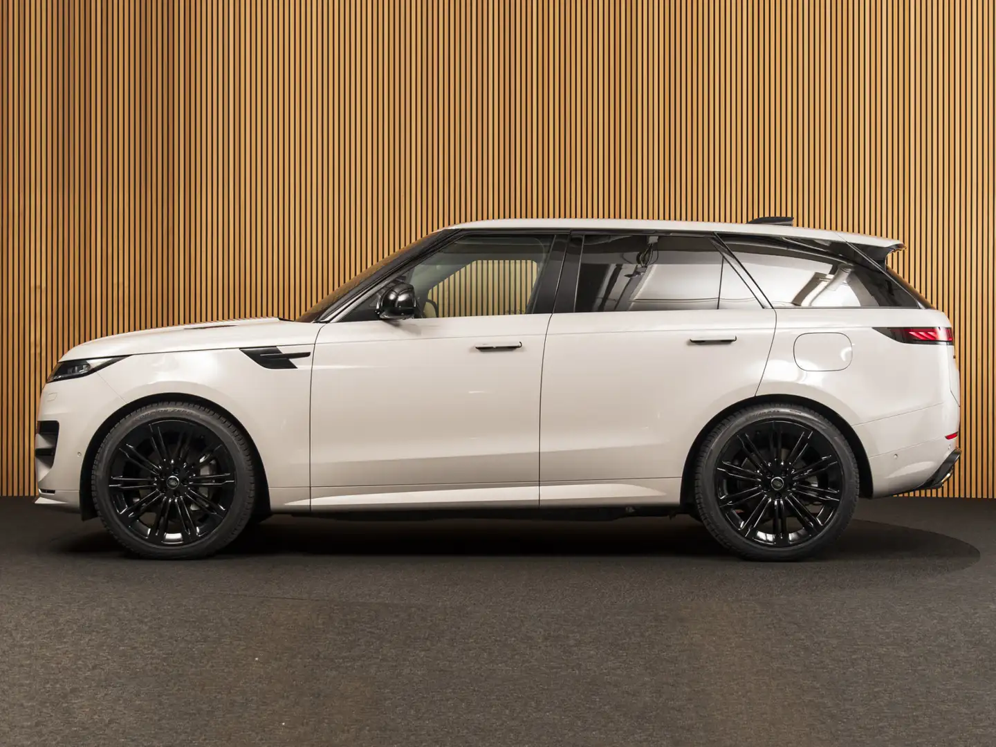 Land Rover Range Rover Sport 3.0 P460e Dynamic SE 23" | PANO | TREKHAAK | MERID Grau - 2