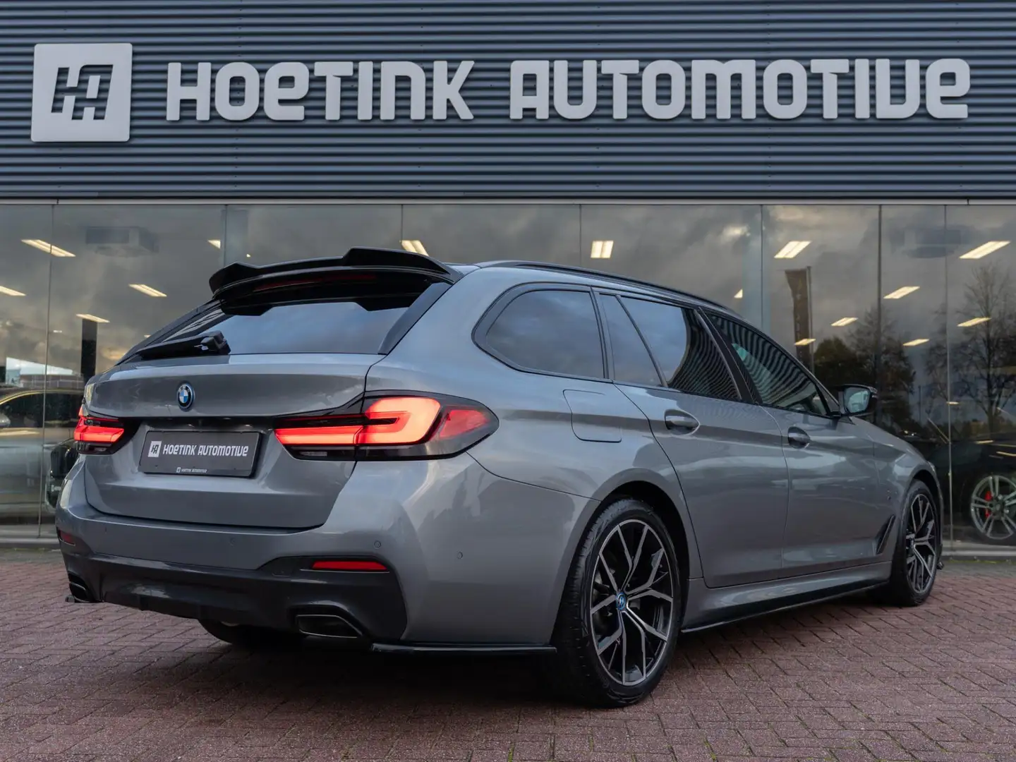 BMW 530 5 Serie Touring 530e Business Edition Plus | Pano Grijs - 2
