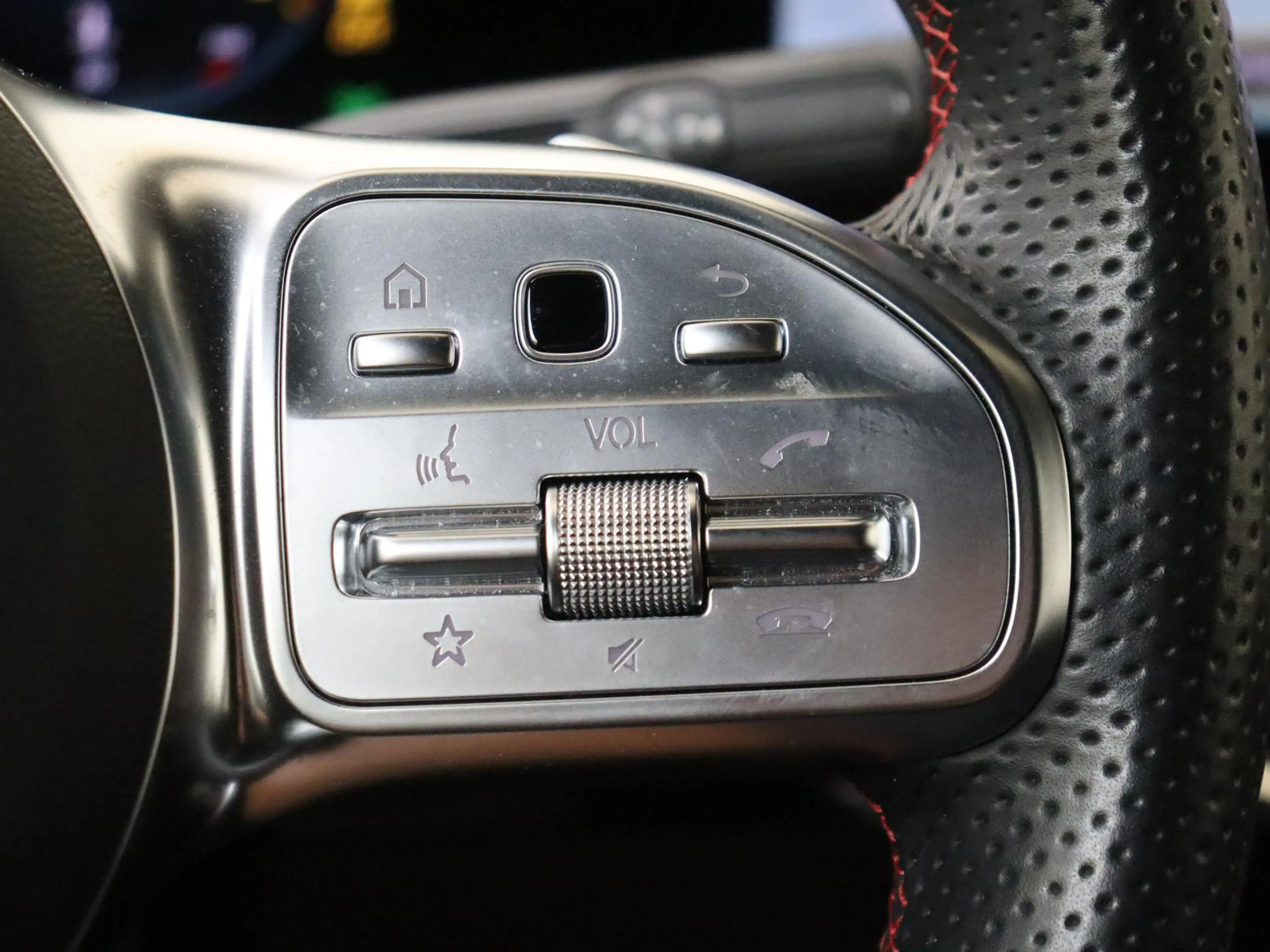 Mercedes-Benz GLA 180 AMG Line / Panaromadak / Achteruitrijcamera / Nigh — photo 14