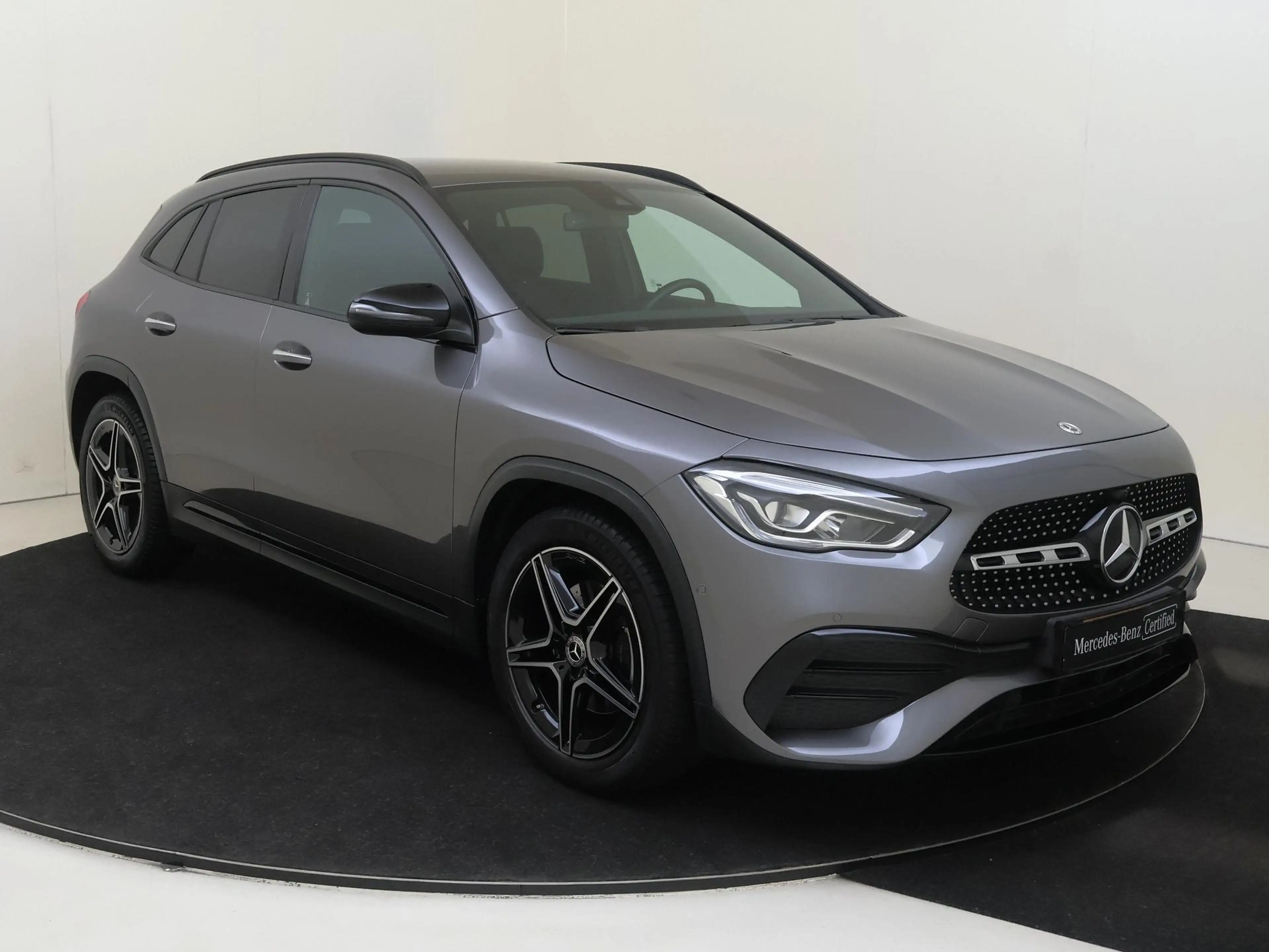 Mercedes-Benz GLA 180 AMG Line / Panaromadak / Achteruitrijcamera / Nigh — photo 2