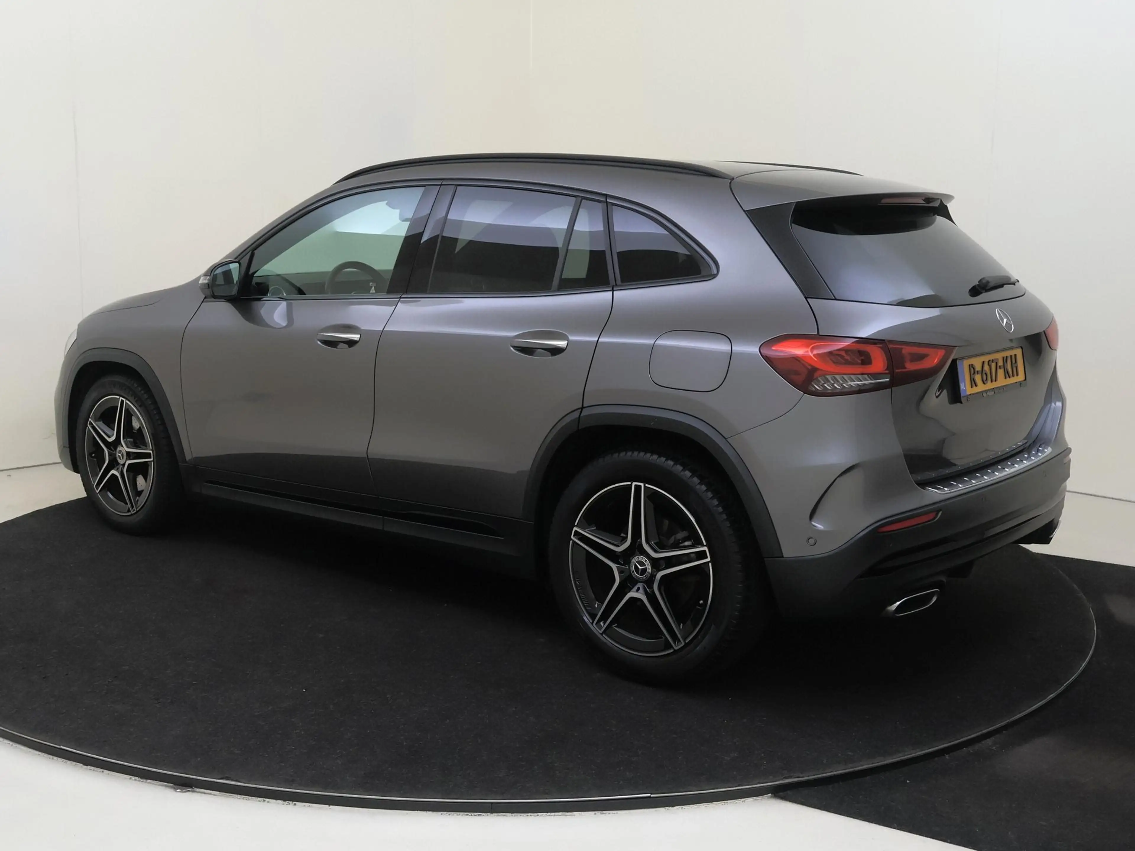 Mercedes-Benz GLA 180 AMG Line / Panaromadak / Achteruitrijcamera / Nigh — photo 3