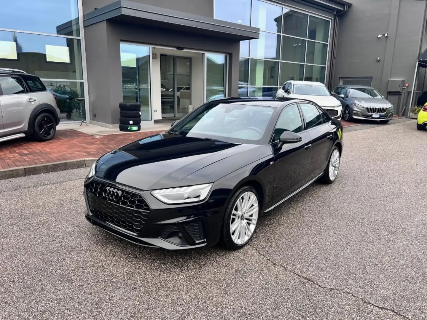 Audi A4 35 TFSI S tronic S line edition Schwarz - 1