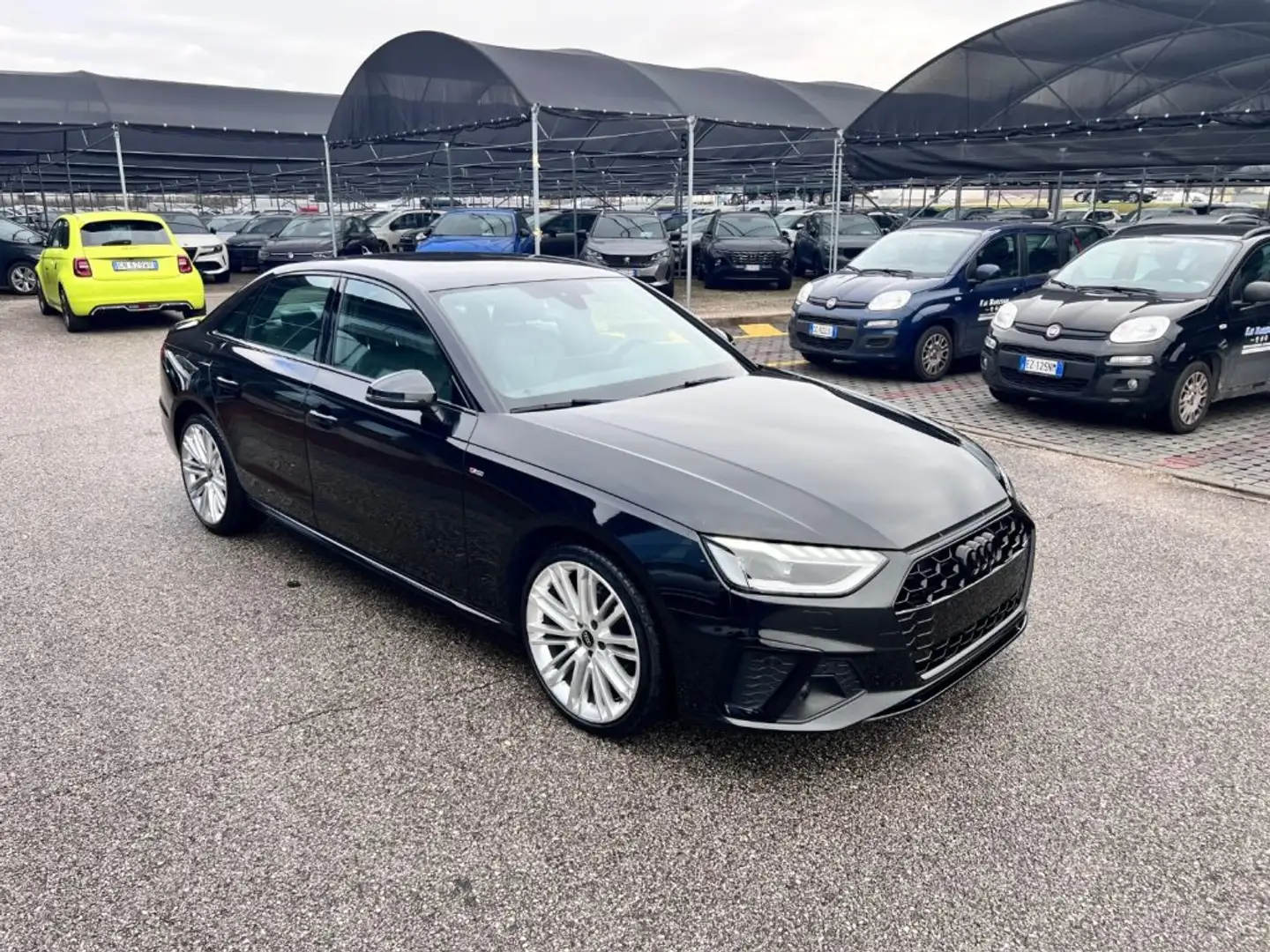 Audi A4 35 TFSI S tronic S line edition Schwarz - 2