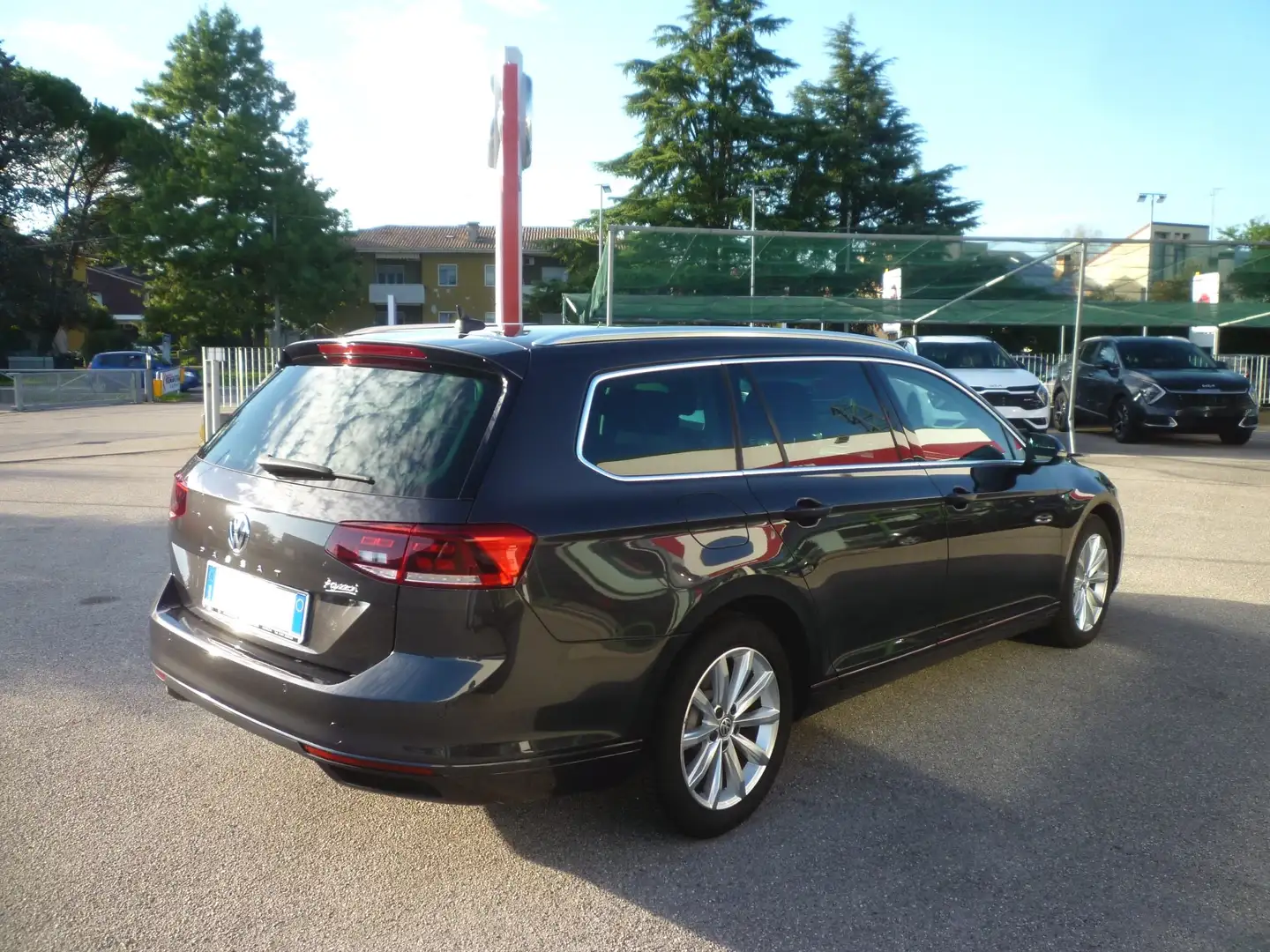 Volkswagen Passat Variant 2.0 TDI 150 CV SCR EVO DSG Business Grigio - 2