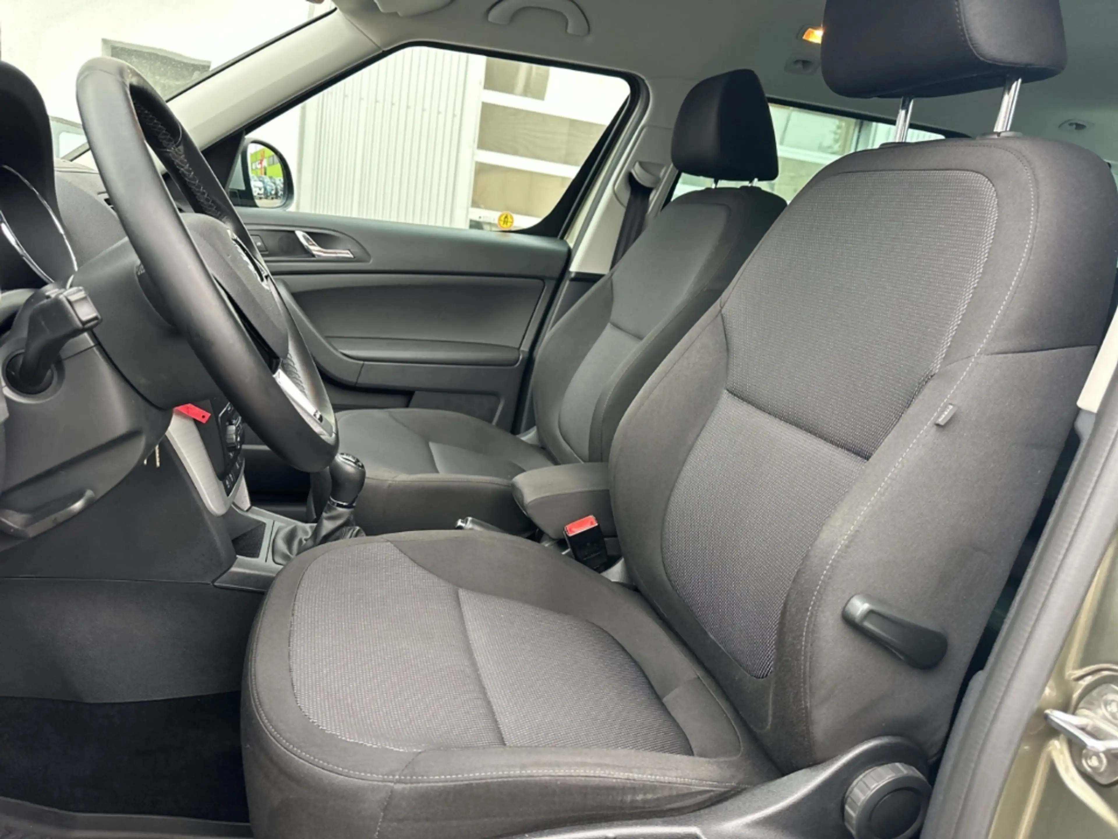 Skoda Yeti AMBITION OUTDOOR 1.4 TSI ALLRAD — photo 9