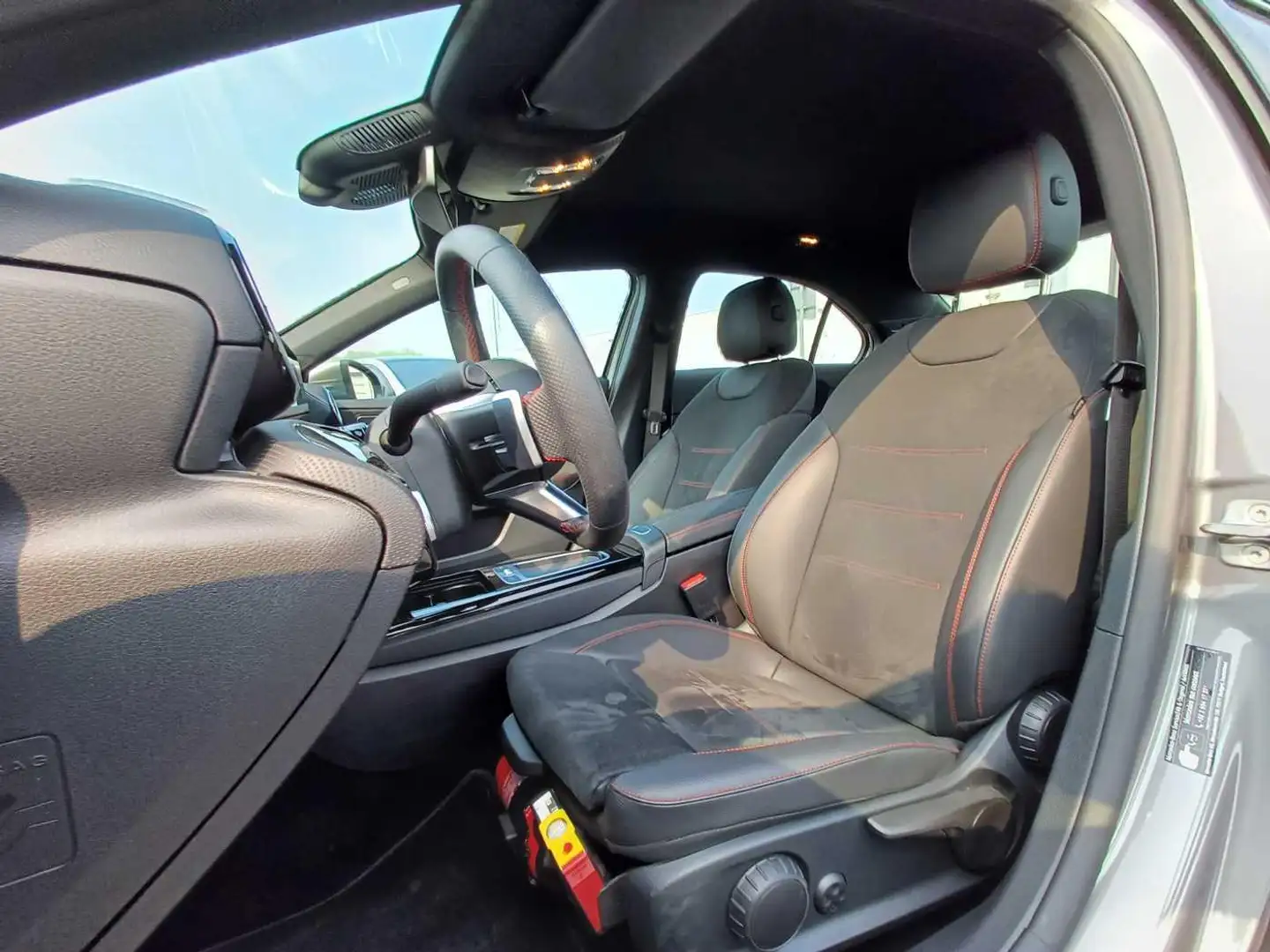Mercedes-Benz A 250 e Berline AMG Line | Smartphone Integratie | Verwa Grijs - 2