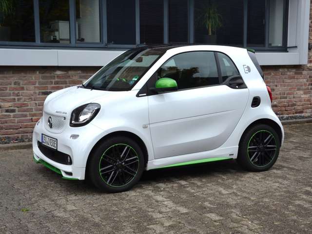 Imagine smart forTwo smart fortwo coupe EQ Brabus Style