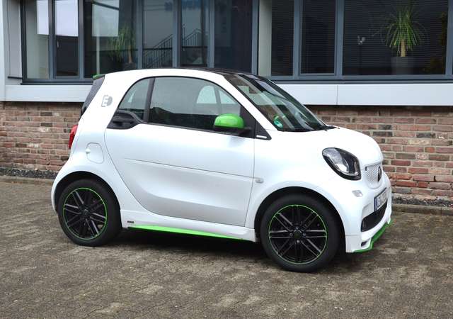 smart forTwo smart fortwo coupe EQ Brabus Style