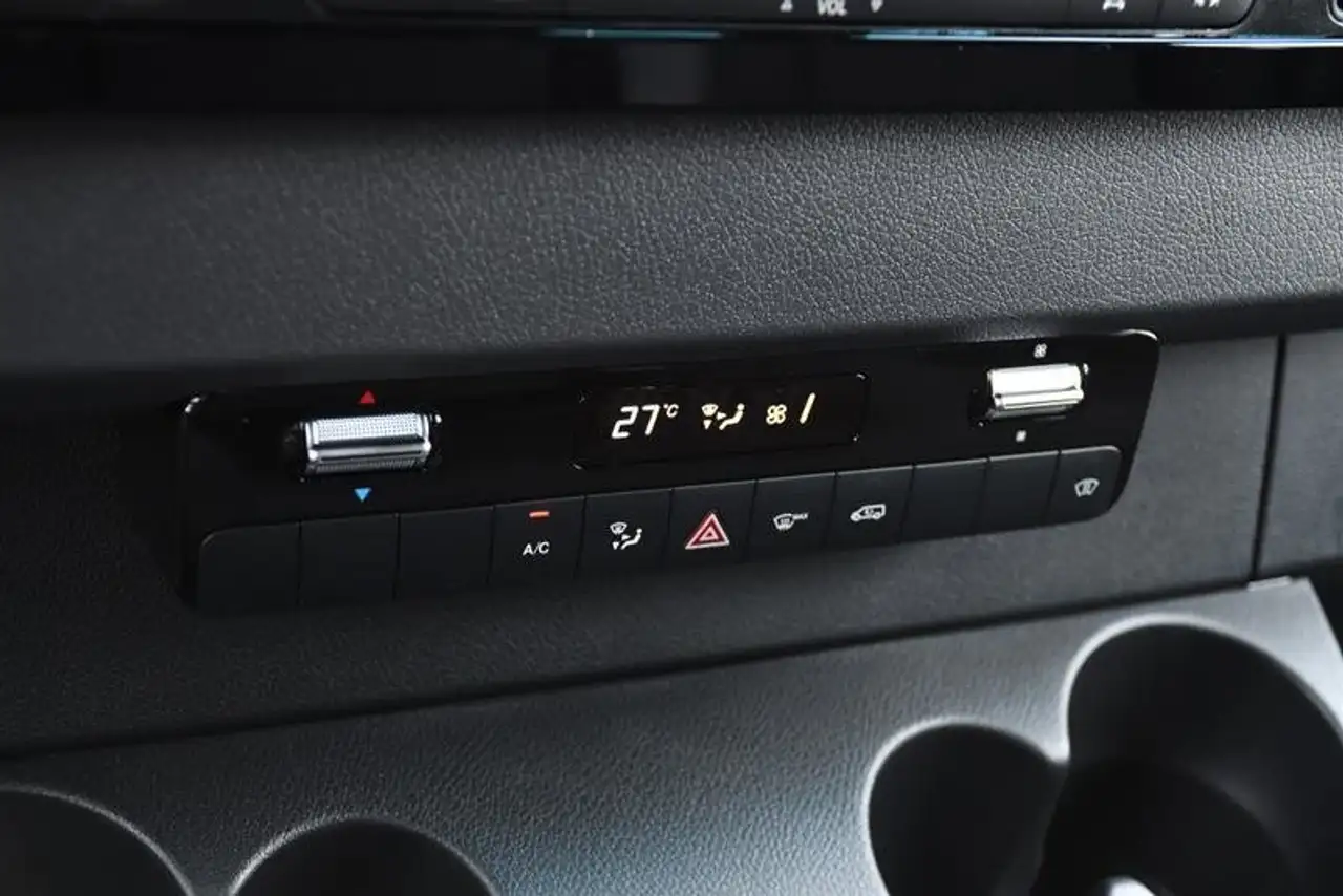 Mercedes-Benz Sprinter снимка Mercedes-Benz Sprinter