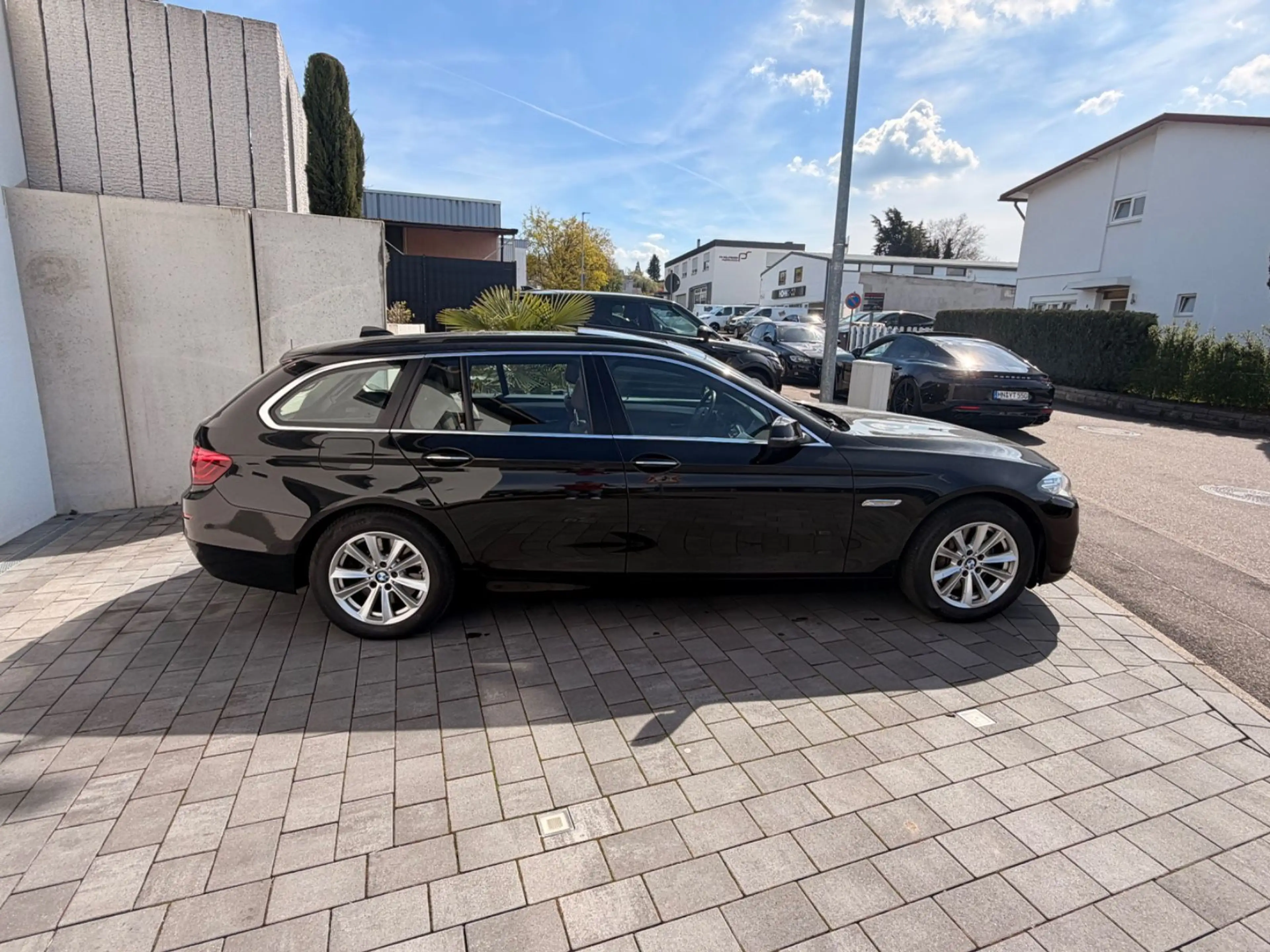 BMW 530 d 5 xDrive F11 Touring/AHK/PANO/Navi — photo 4