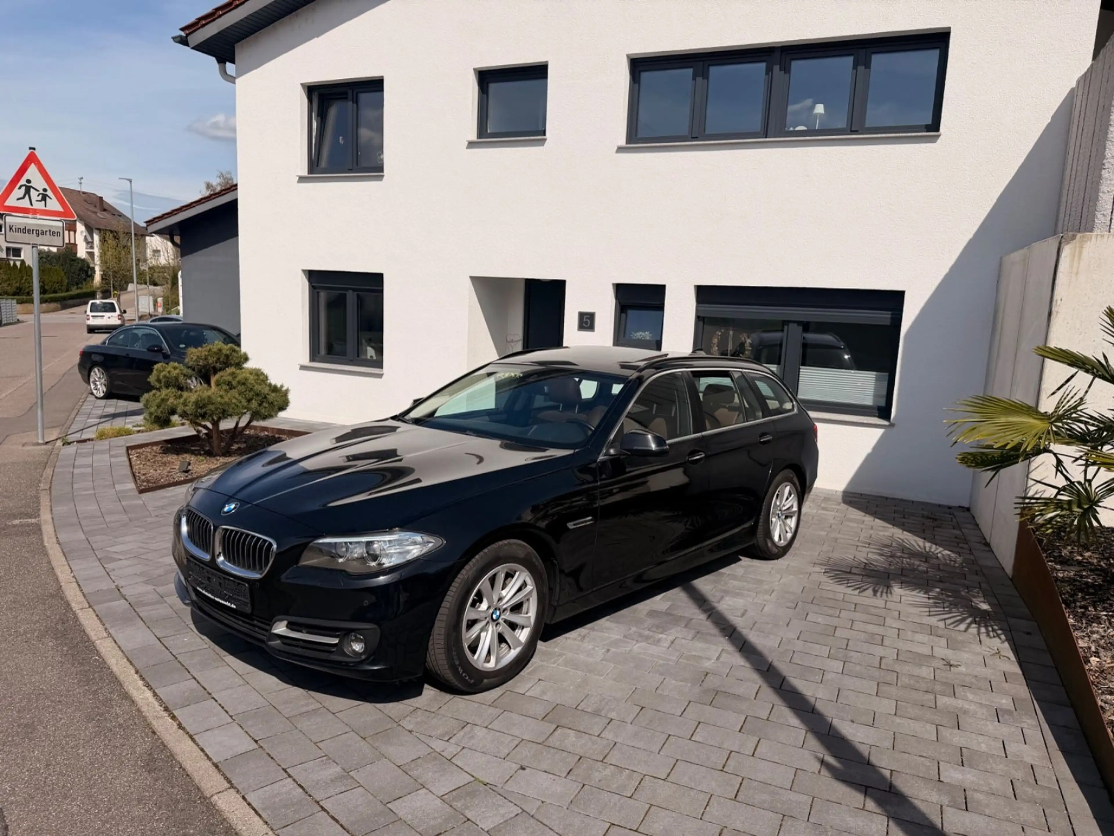 BMW 530 d 5 xDrive F11 Touring/AHK/PANO/Navi
