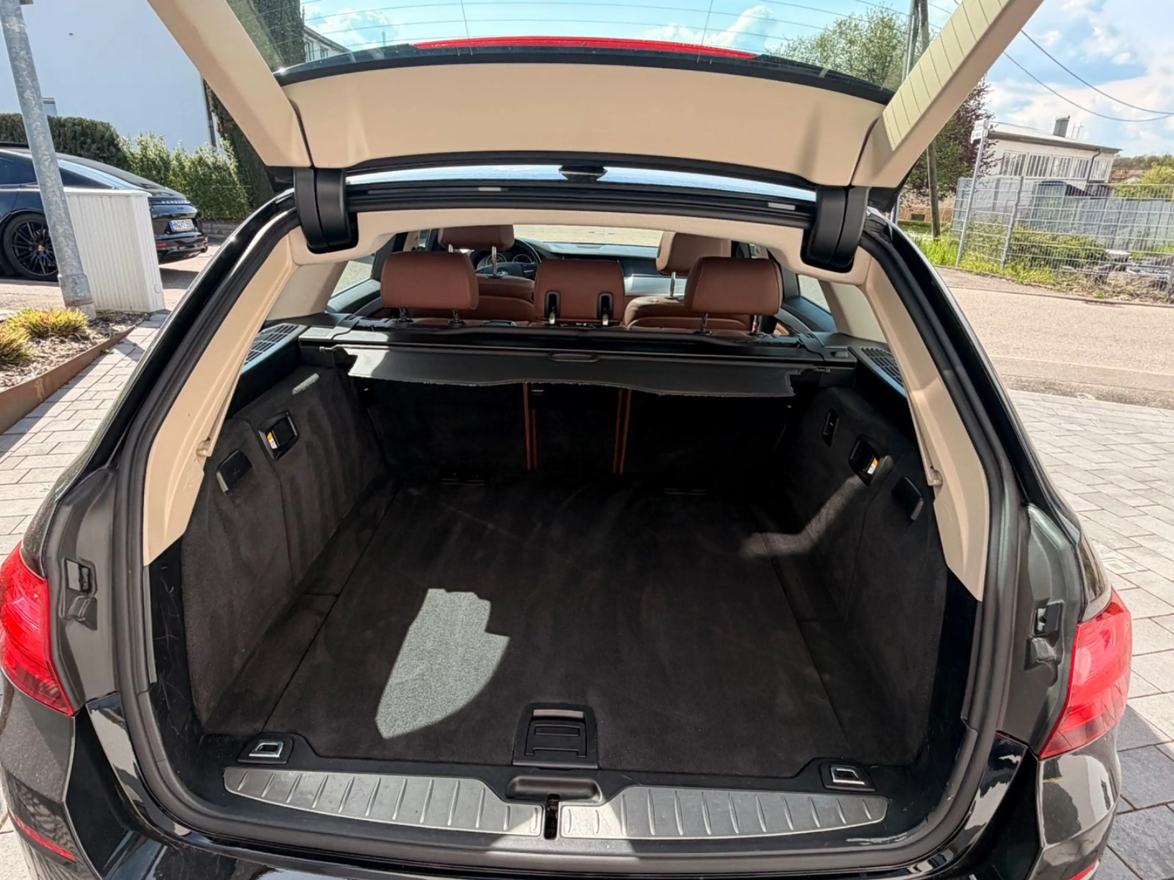 BMW 530 d 5 xDrive F11 Touring/AHK/PANO/Navi — photo 9
