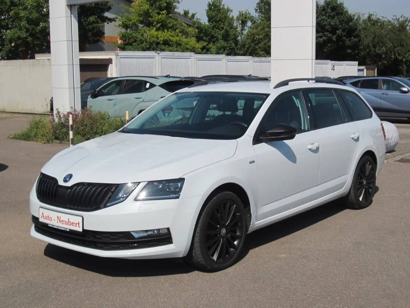 Skoda Octavia 2.0TDI *Automatik*LED*PDC*NAVI*8-fach* White - 1