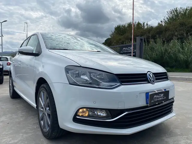 Volkswagen Polo view 2