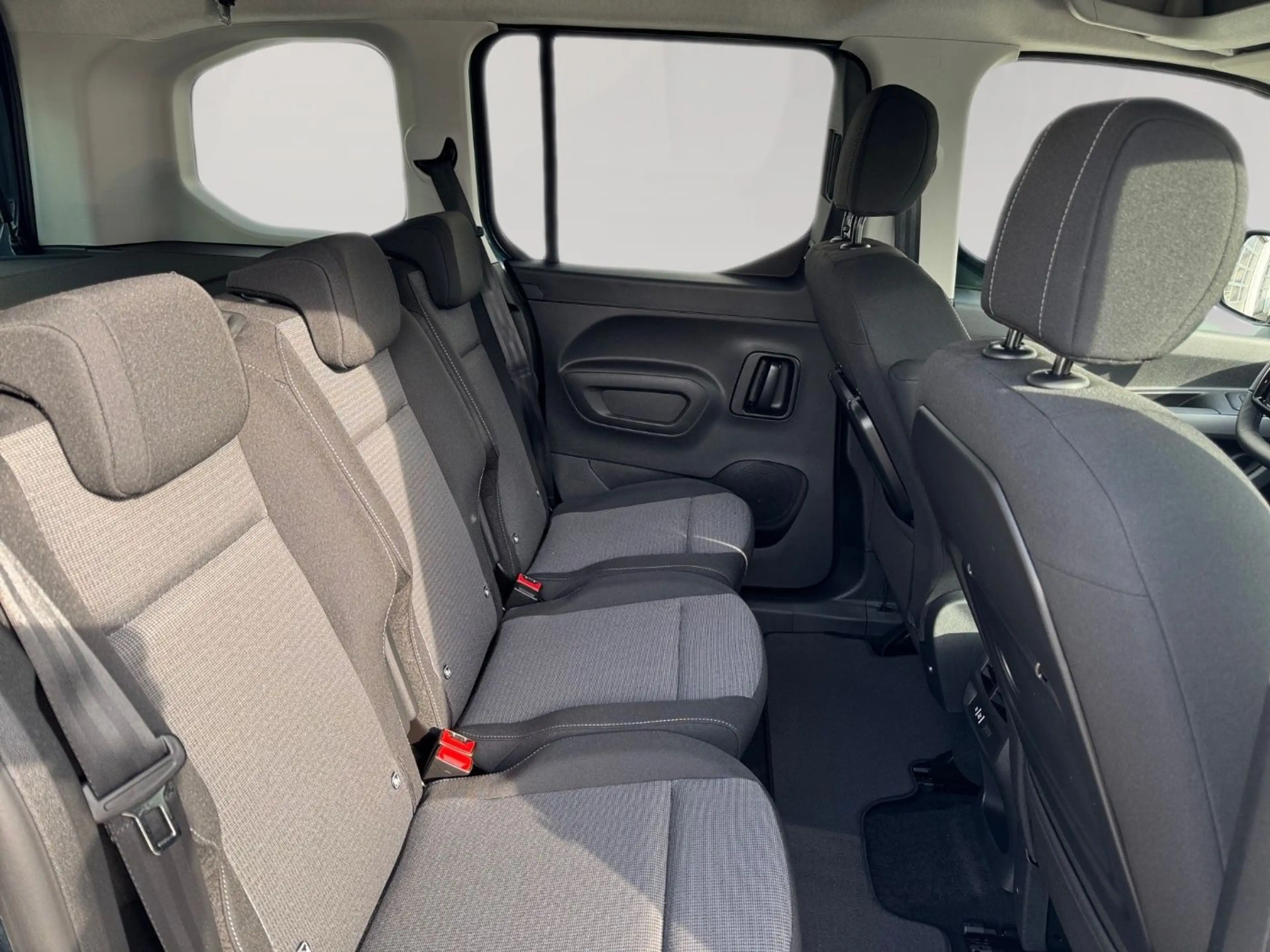 Toyota Proace City Verso L1 5-türig Teamplayer 1.5 D-4D — photo 13