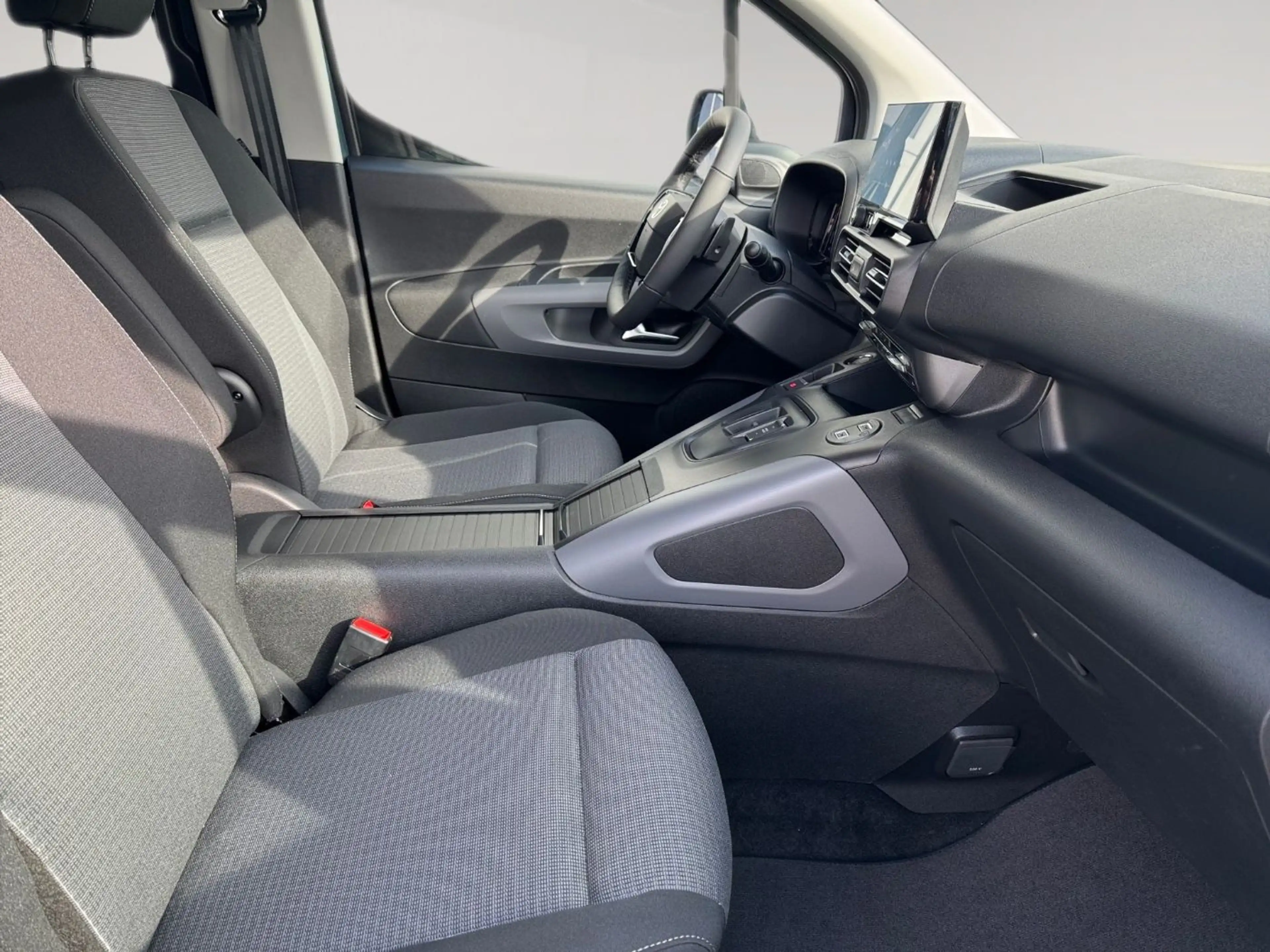 Toyota Proace City Verso L1 5-türig Teamplayer 1.5 D-4D — photo 14