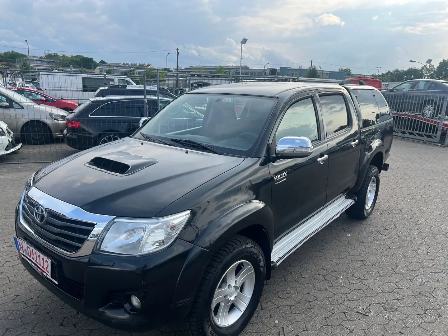 Toyota Hilux Siyah - 1