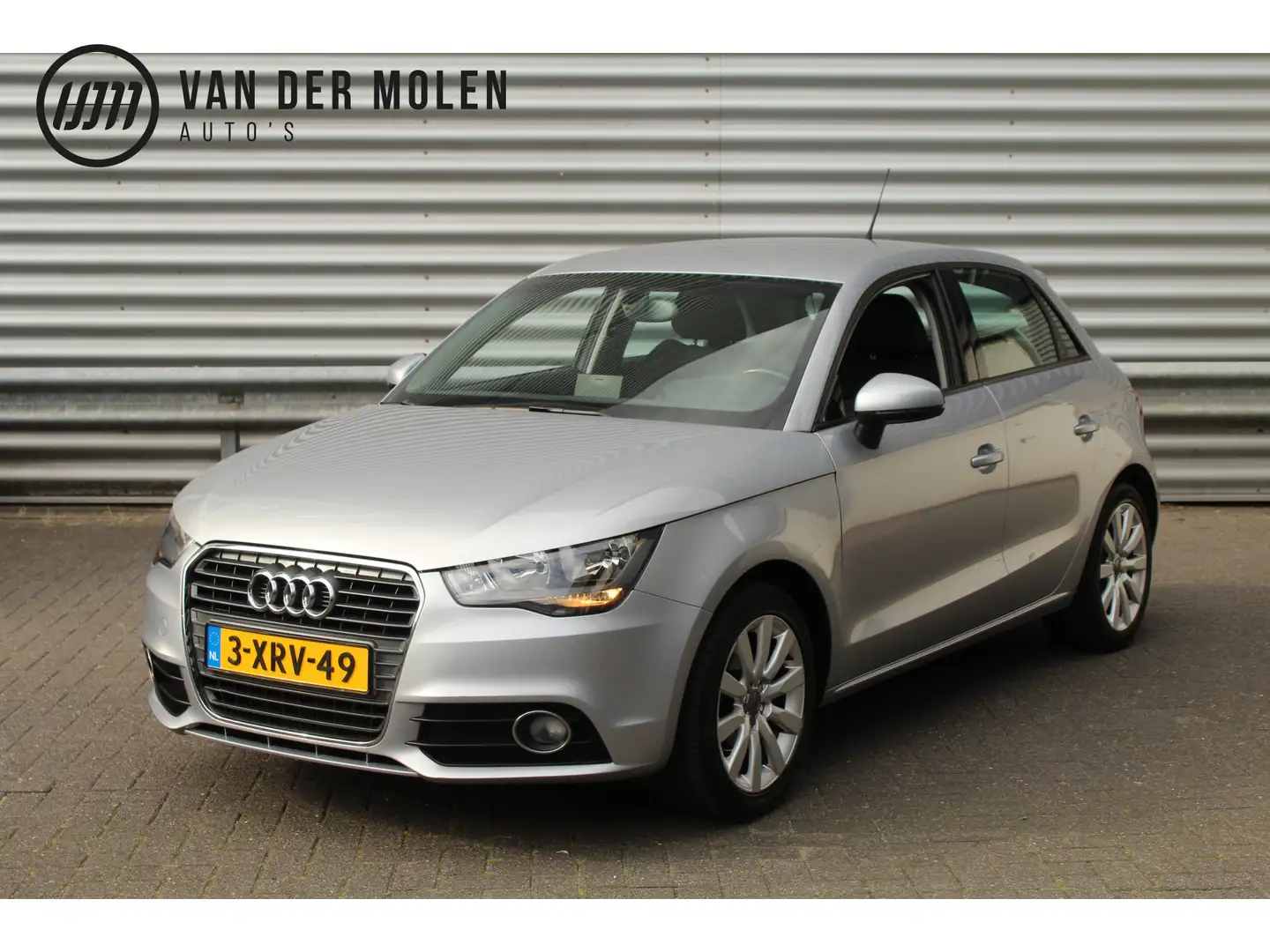 Audi A1 Sportback 1.2 TFSI 86pk Ambition Pro Line Business Grijs - 1