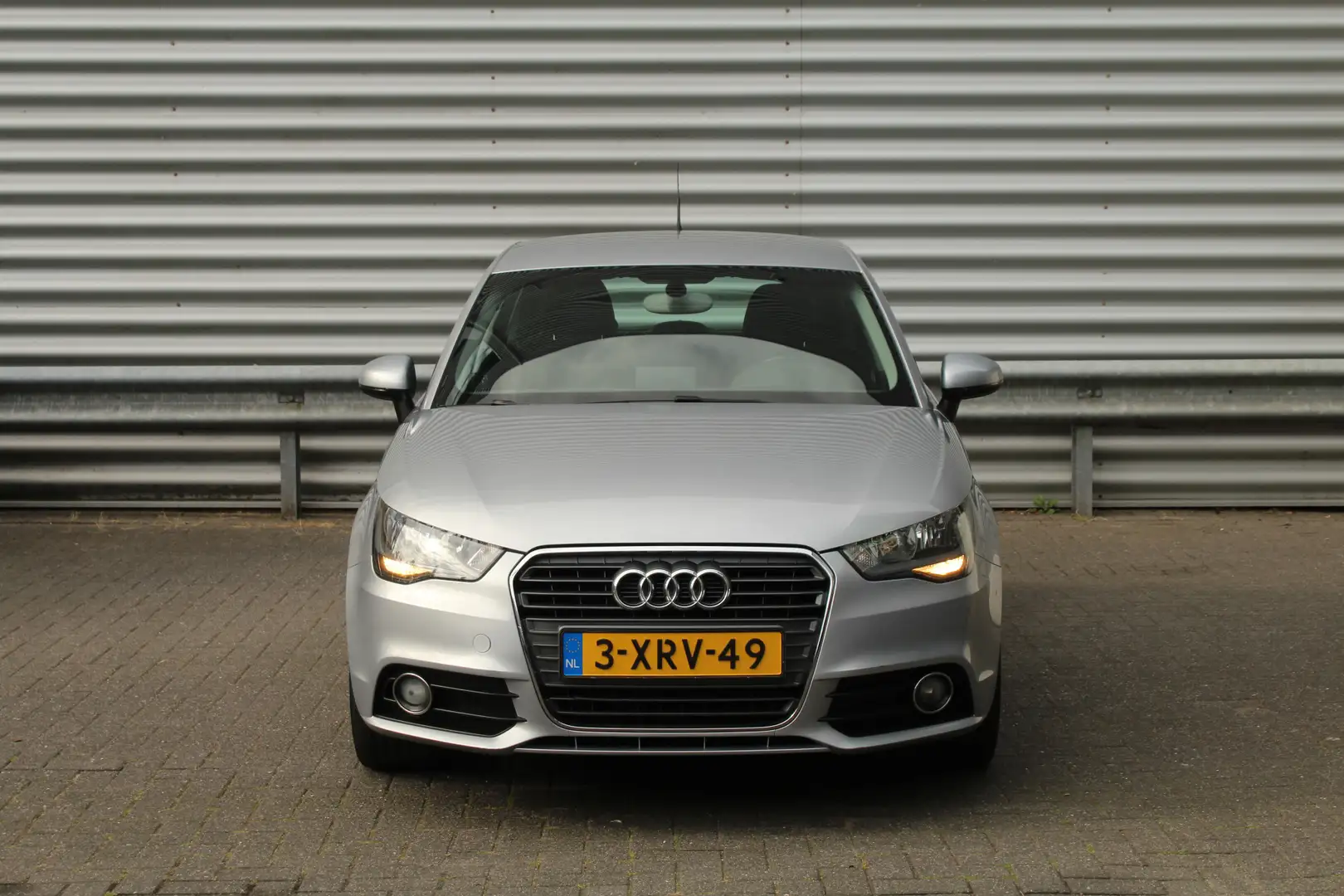 Audi A1 Sportback 1.2 TFSI 86pk Ambition Pro Line Business Grijs - 2