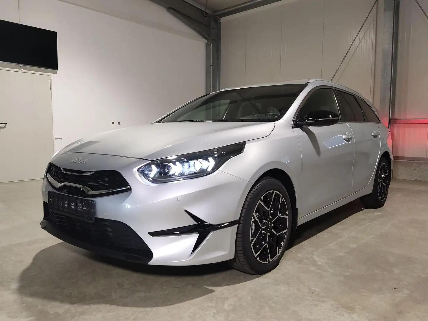 Kia Ceed SW / cee'd SW Sportswagon Edition 30 Jahre 1.5 T-GDI 140 PS N... Silber - 1