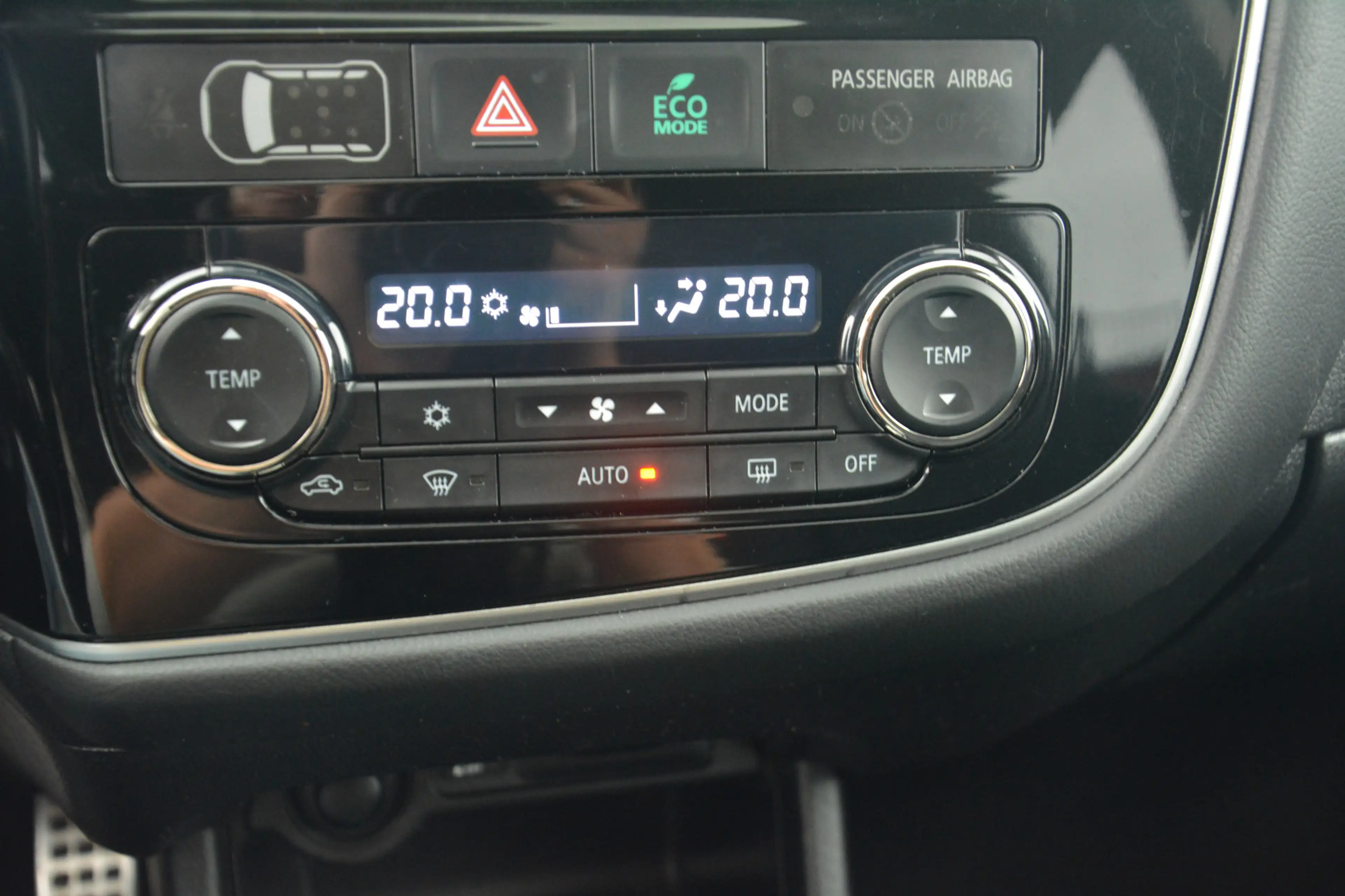 Mitsubishi Outlander 2.0 PHEV Instyle+ | Navigatie | Schuifkantel-dak | — photo 17