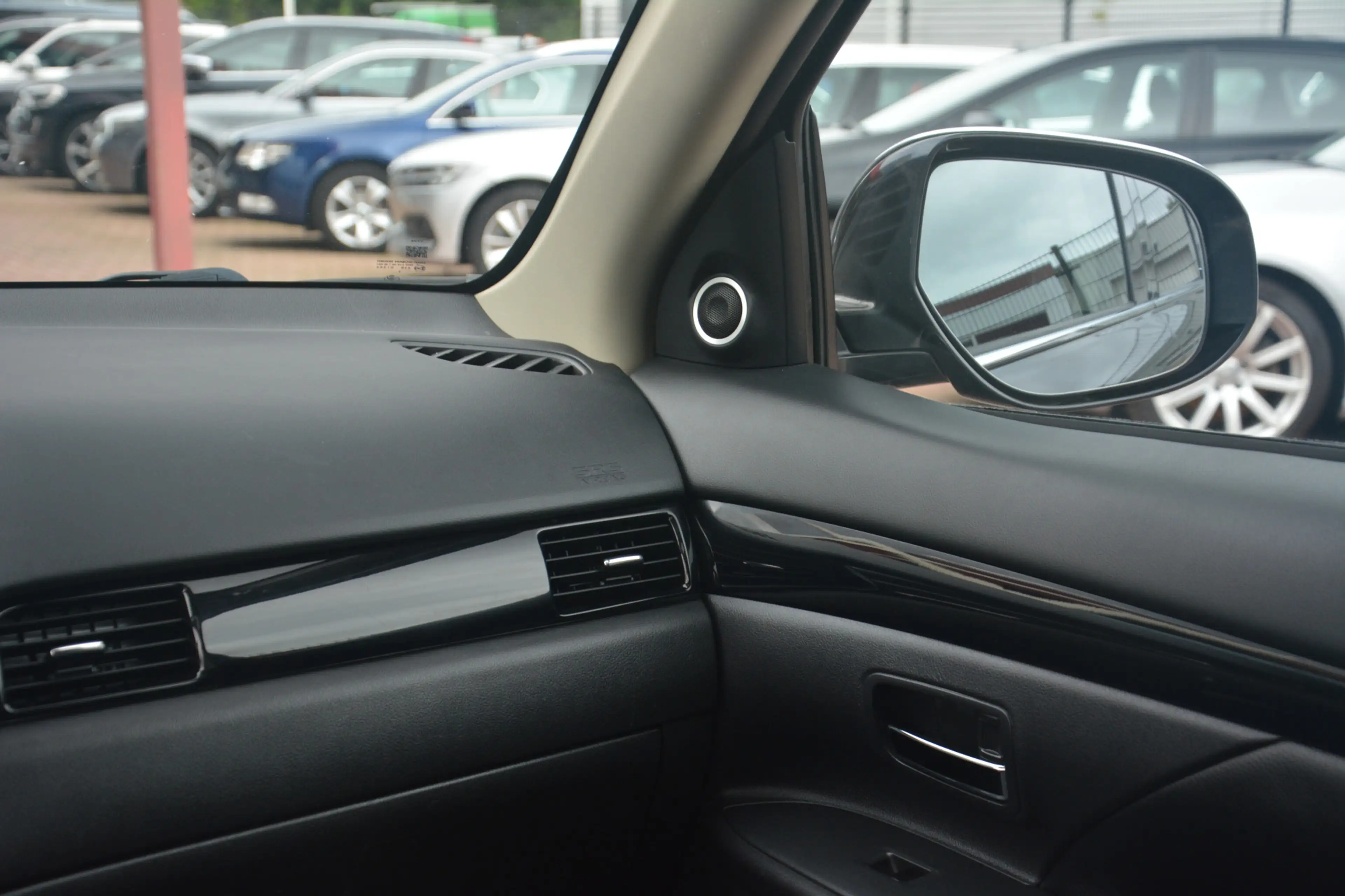Mitsubishi Outlander 2.0 PHEV Instyle+ | Navigatie | Schuifkantel-dak | — photo 28