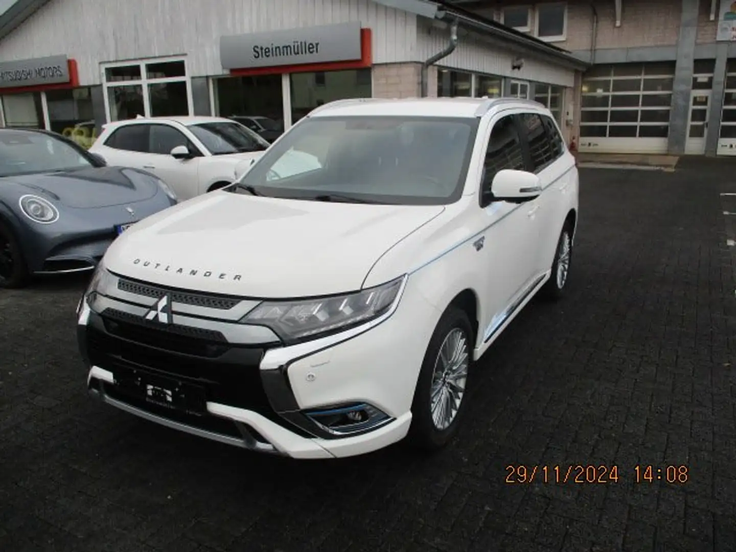 Mitsubishi Outlander 2.4 4WD Plug-In Hybrid Diamant+ Bianco - 1