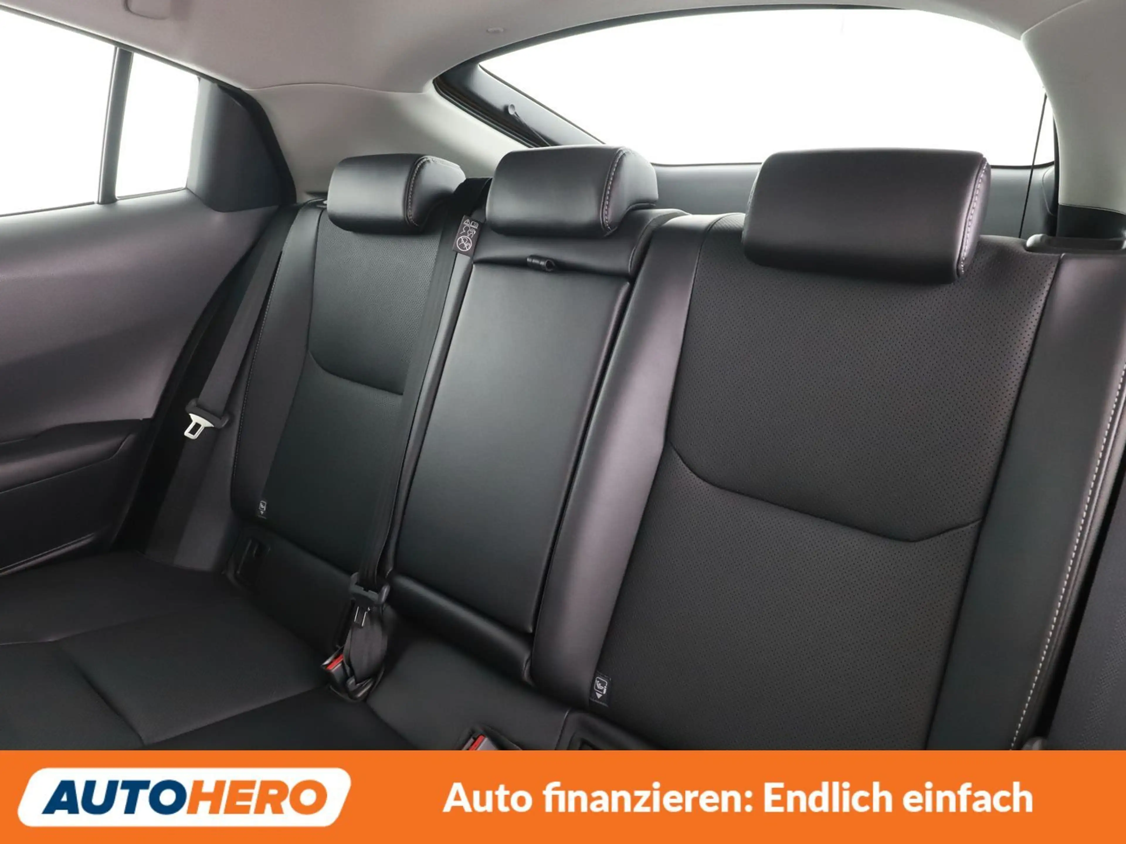 Toyota Prius 2.0 Plug-in Hybrid Executive — photo 14