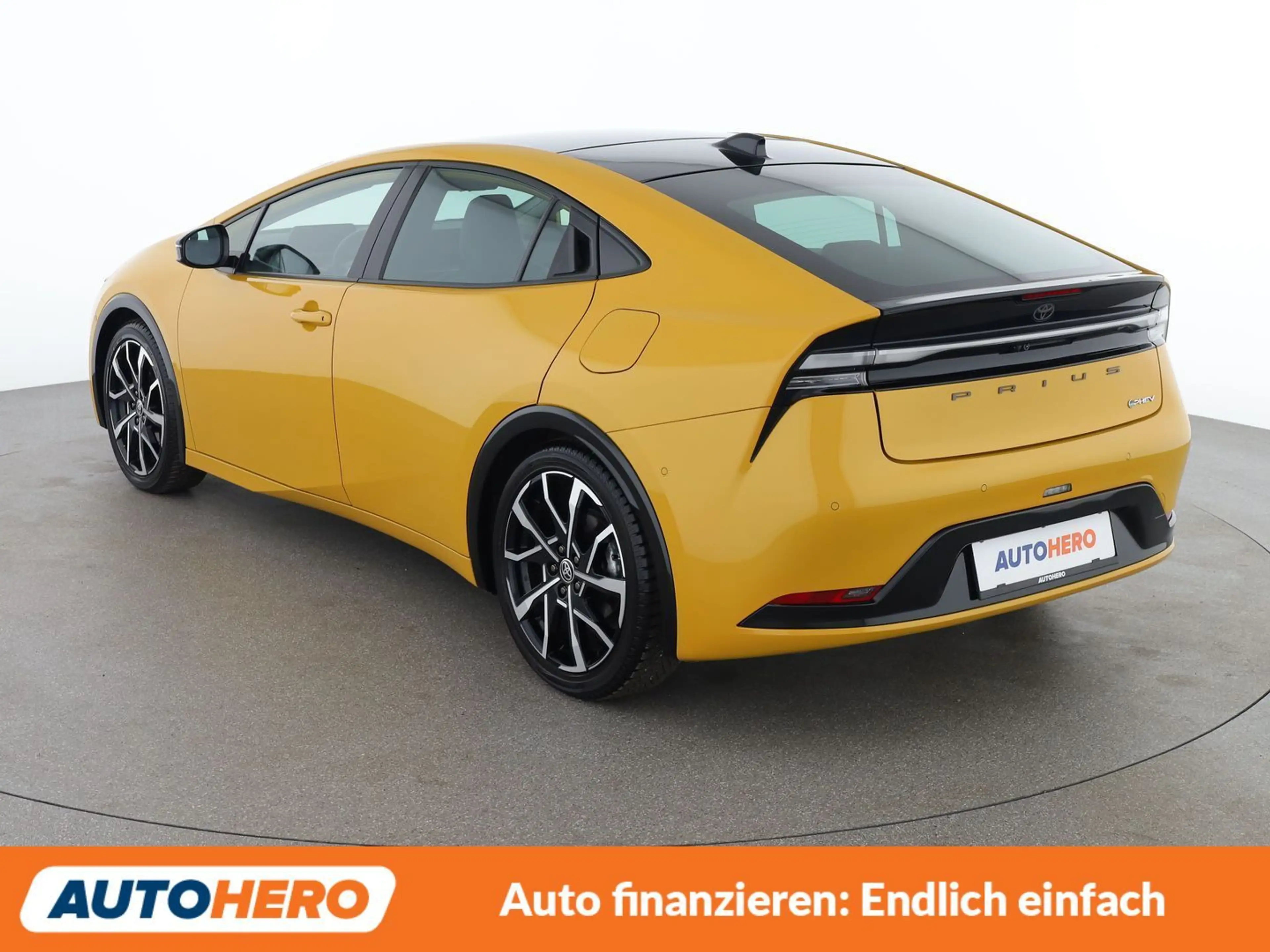 Toyota Prius 2.0 Plug-in Hybrid Executive — photo 4
