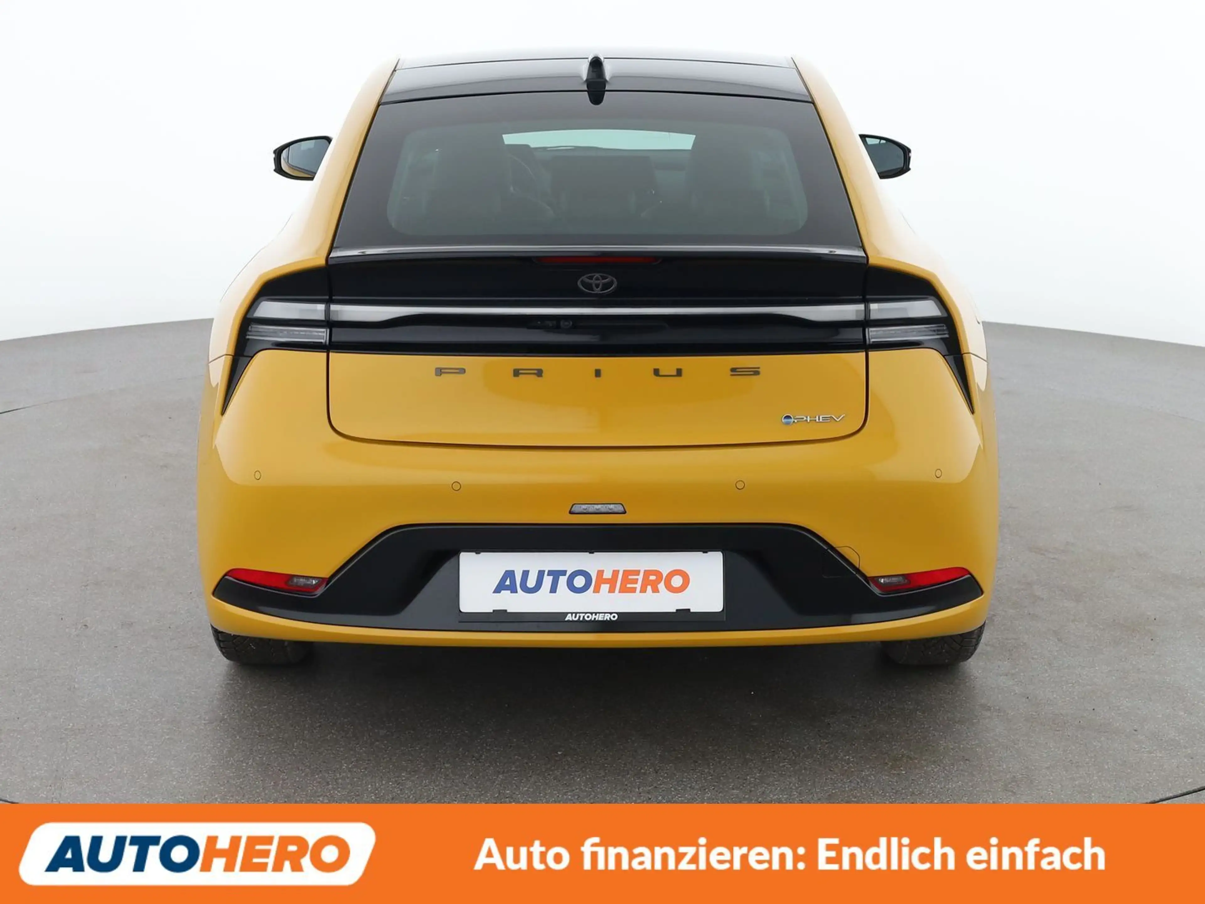 Toyota Prius 2.0 Plug-in Hybrid Executive — photo 5