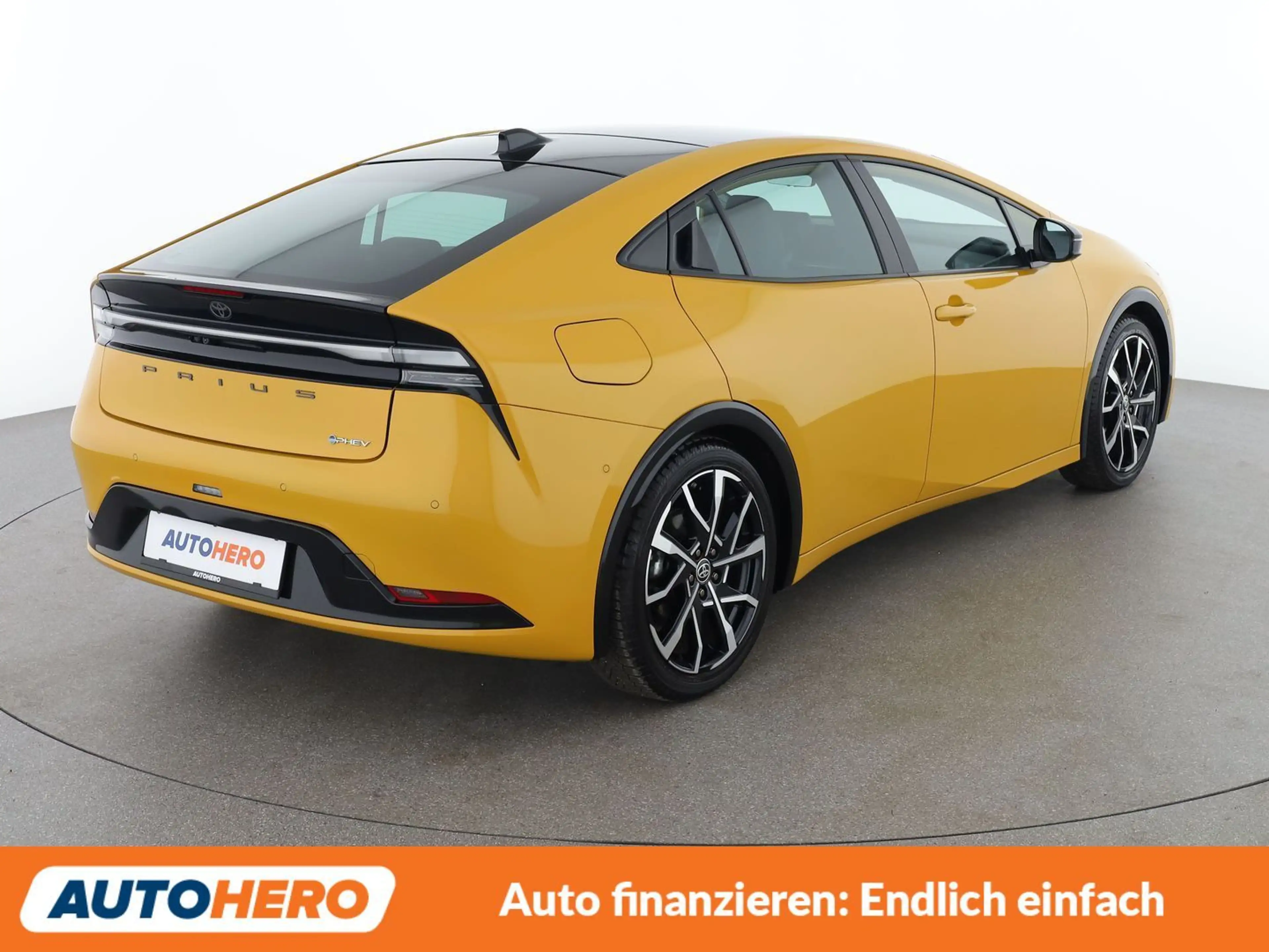Toyota Prius 2.0 Plug-in Hybrid Executive — photo 6