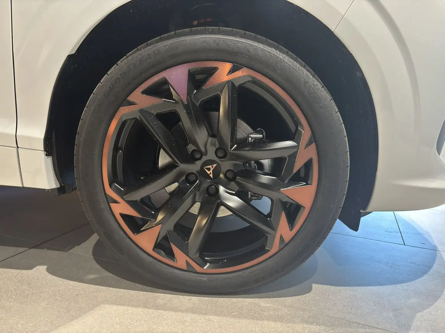 CUPRA Terramar 1.5 Hybrid DSG Edge e Moonlight Design Pack Nuova Bianco - 2