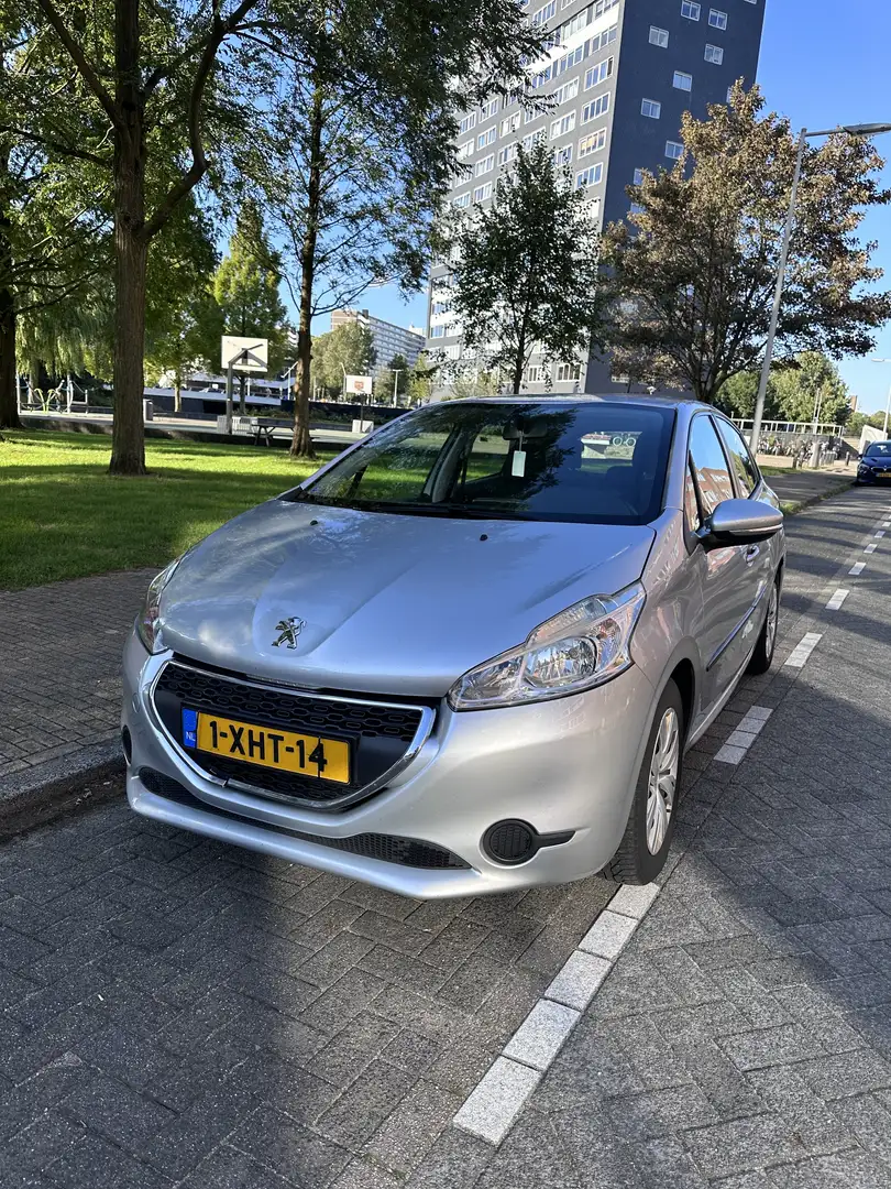 Peugeot 208 1.4 HDi Active Grijs - 1